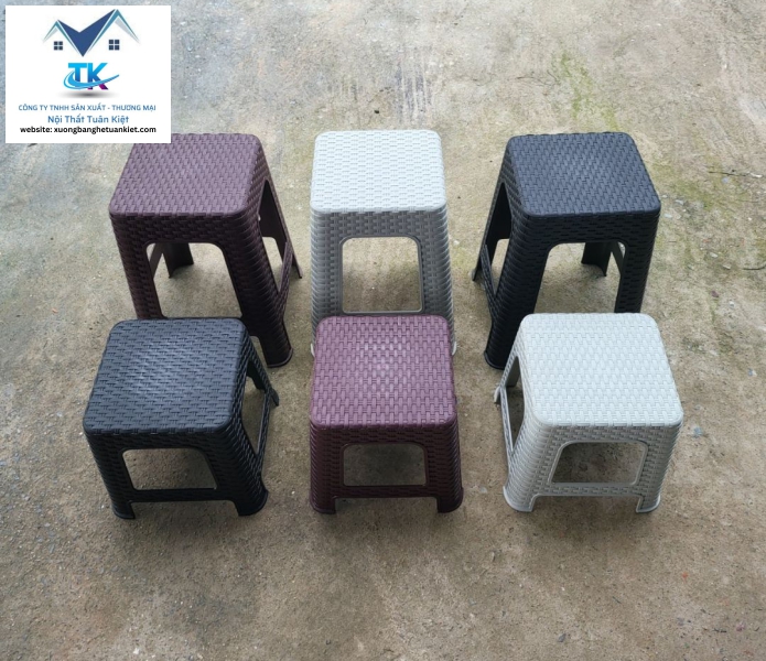 Ghế Đôn Mũ Nhựa Đan Mây Thấp